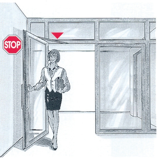 DORMA - Podobne zadanie pełni blokada otwarcia umożliwiająca zablokowanie drzwi w pozycji otwartej w odpowiednim kącie