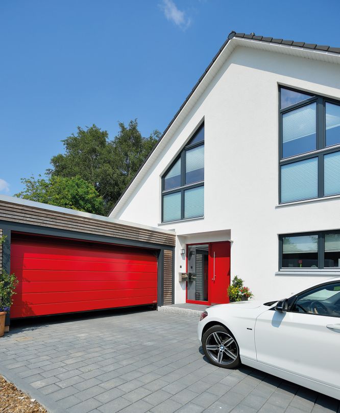 20220707Hörmann-czerwone drzwi zewnetrzne wejsciowe-czerwona brama garazowa